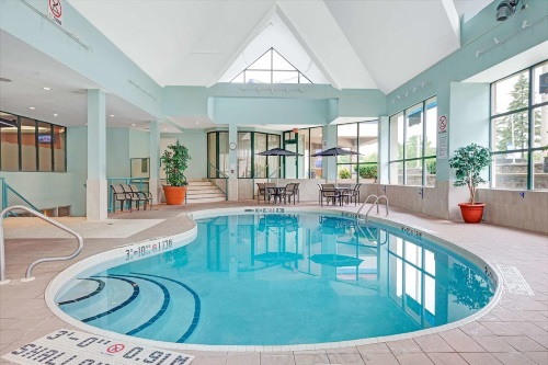 Ramada Hotel Niagara Falls binnenzwembad